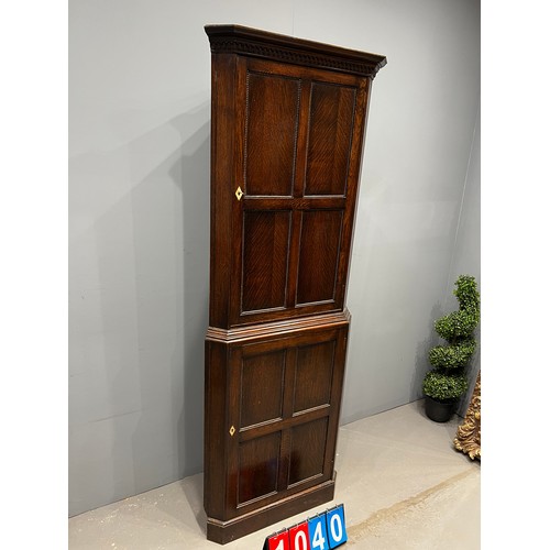 1040 - Antique oak 2 door corner cupboard