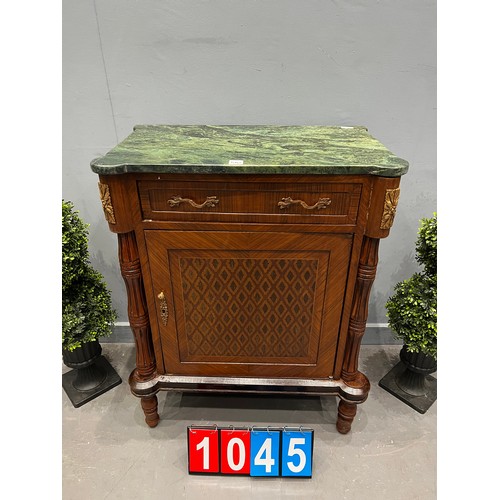 Lot 1045      