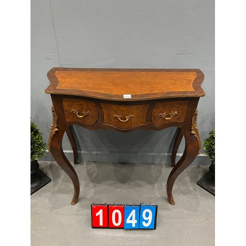 Lot 1049      