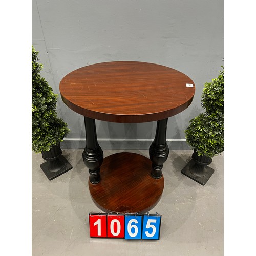 1065 - Walnut French table