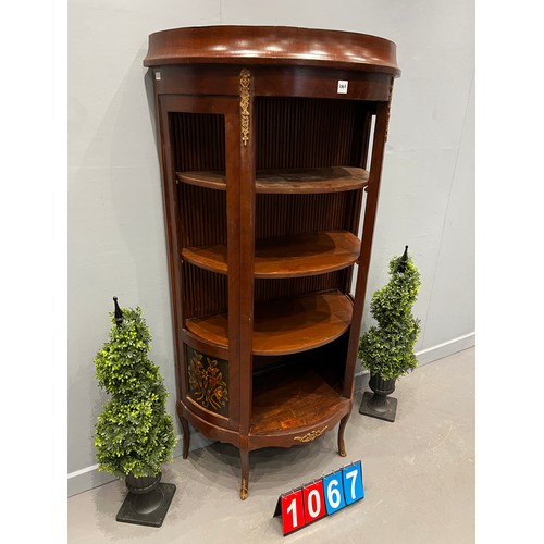 1067 - French open display cabinet inlaid with gilt mount