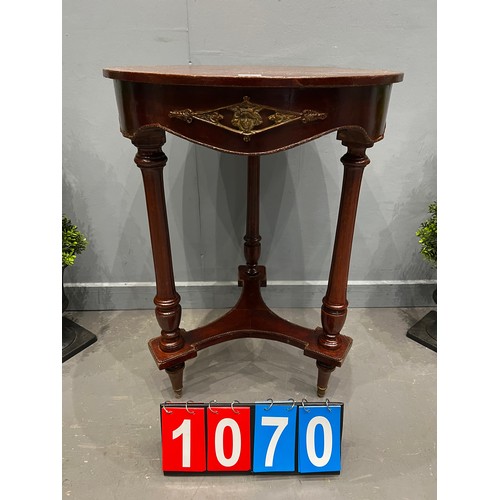 1070 - French side table