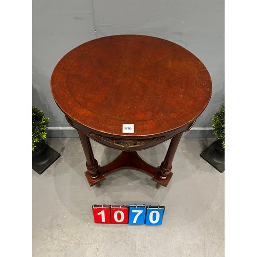 1070 - French side table