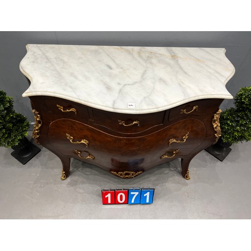 1071 - Marble top serpentine inlaid chest