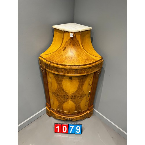 1079 - French burr walnut corner stand with marble top