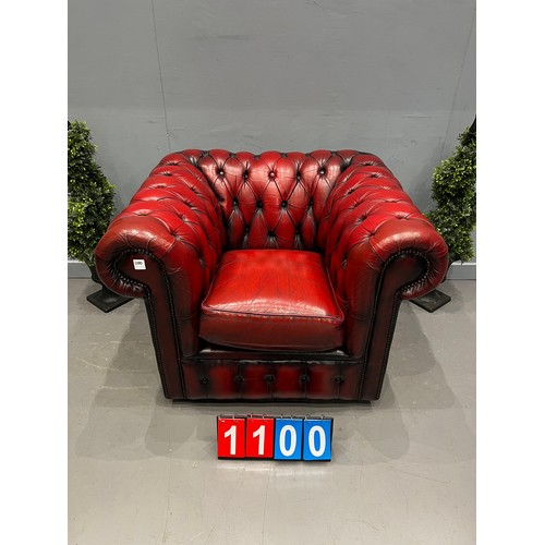 1100 - Leather chesterfield club chair