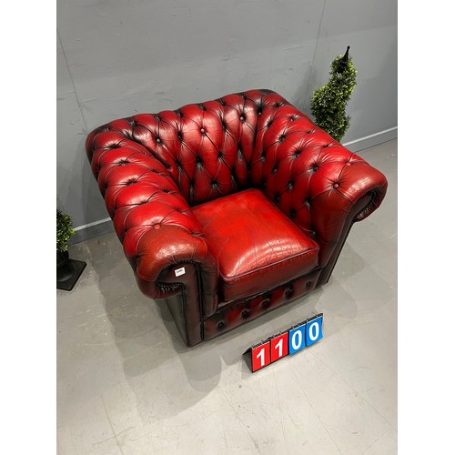 1100 - Leather chesterfield club chair