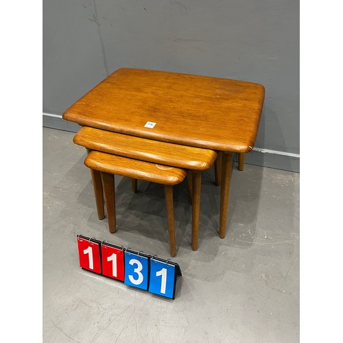 1131 - Nest of 3 mid century tables