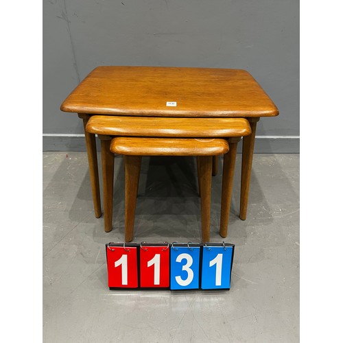 1131 - Nest of 3 mid century tables