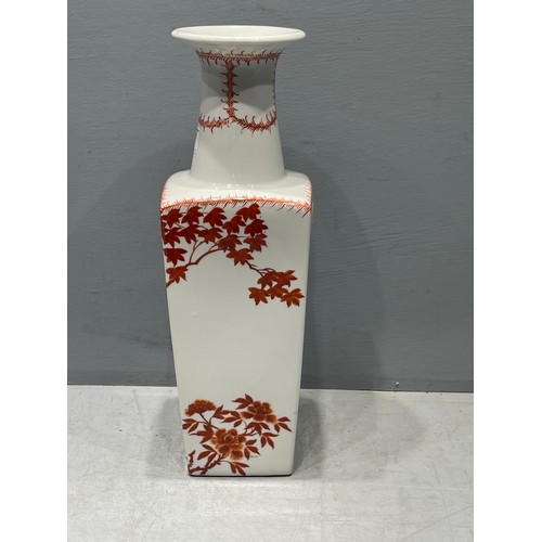 77 - Large oriental vase