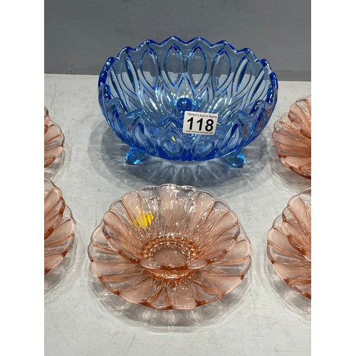 118 - Blue glass bowl + pink glass fruit set