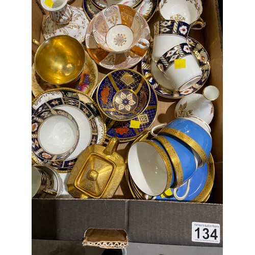 134 - Box collectors cabinet cups & saucers