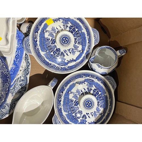 137 - Box blue/white 'willow' pottery