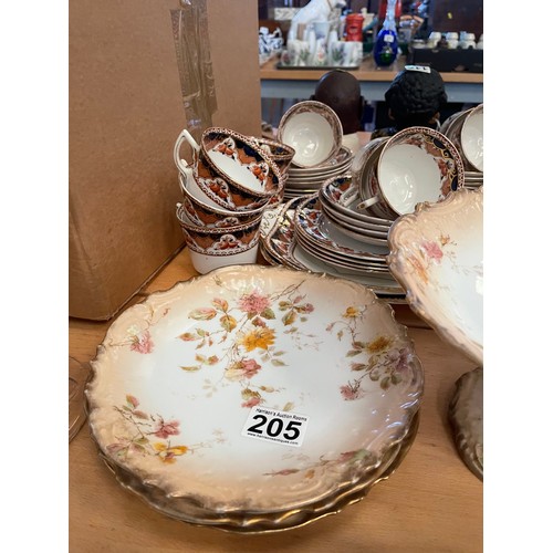 205 - Victorian comport + 3 matching plates