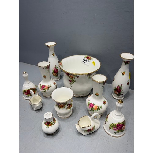 221 - Royal Albert pottery