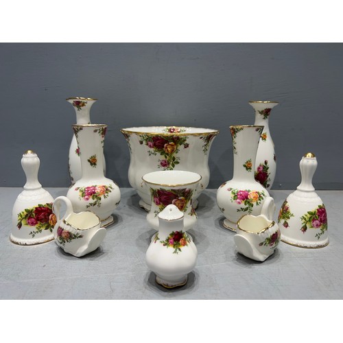 221 - Royal Albert pottery