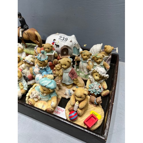 239 - Tray of collectables