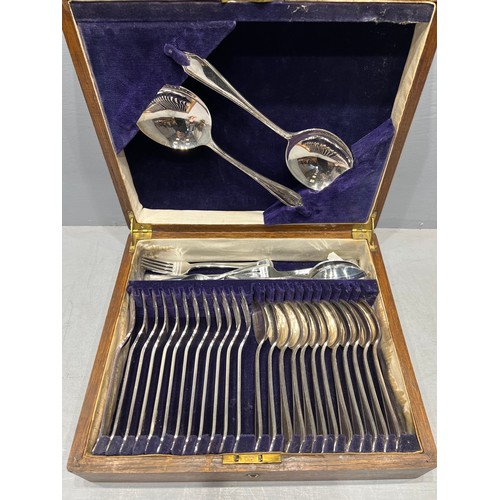 242 - Early 20th century canteen of cutlery