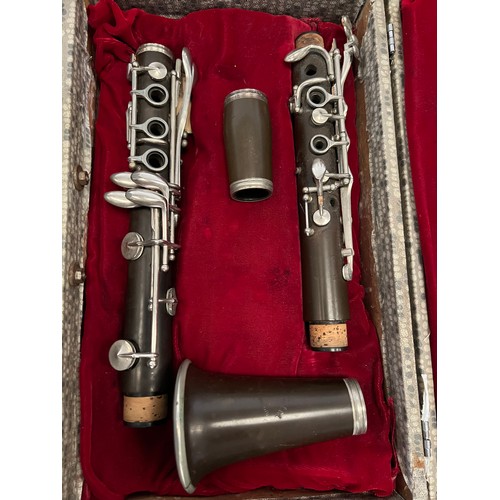 271 - Clarinet in case