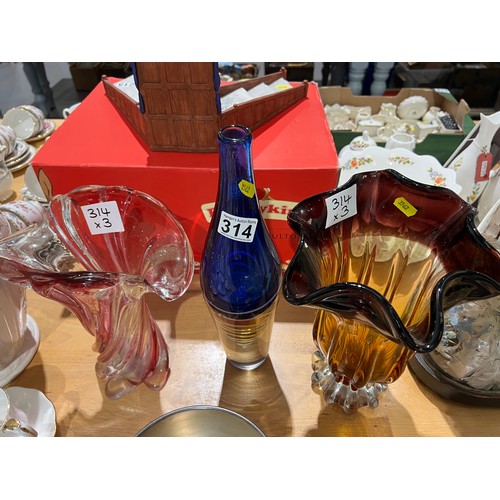 314 - 3 Heavy coloured glass deco vases