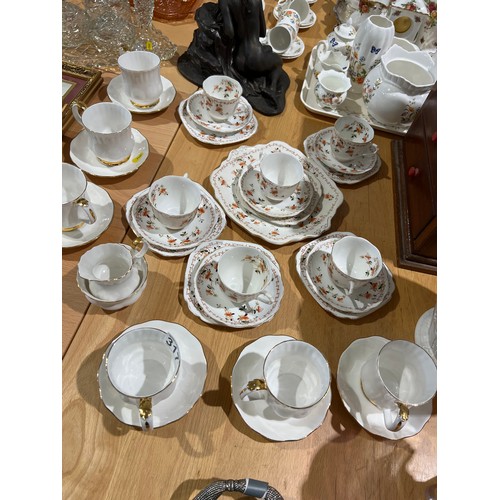 317 - Royal Albert vintage 6 place china tea set + royal Albert white tea set