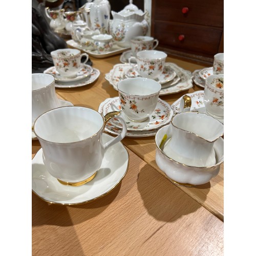 317 - Royal Albert vintage 6 place china tea set + royal Albert white tea set