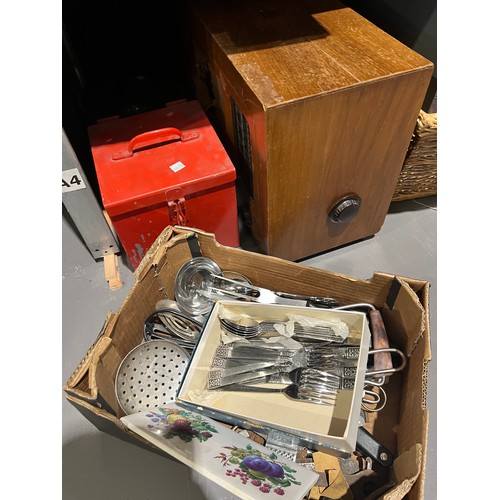 391 - Baskets, small drawers tools etc