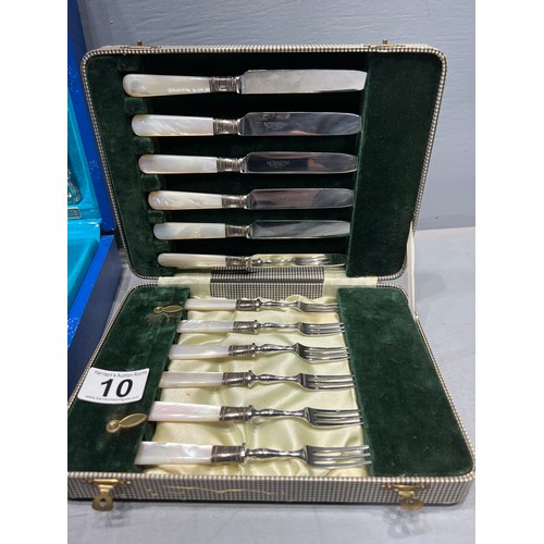 10 - Oneida boxed canteen cutlery + boxed set fish knives & forks