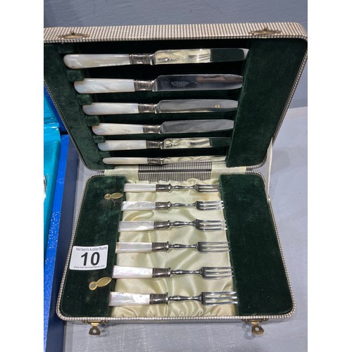 10 - Oneida boxed canteen cutlery + boxed set fish knives & forks