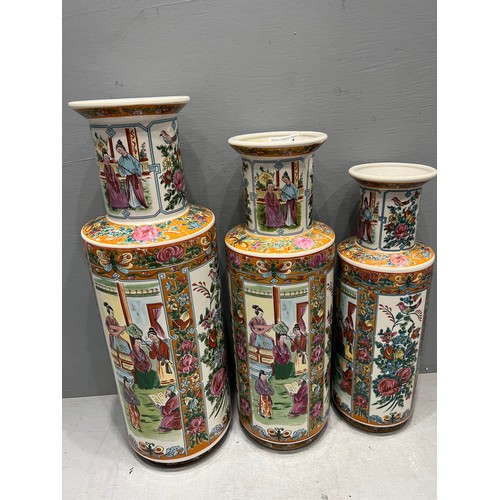 181 - 3 Graduated oriental vases