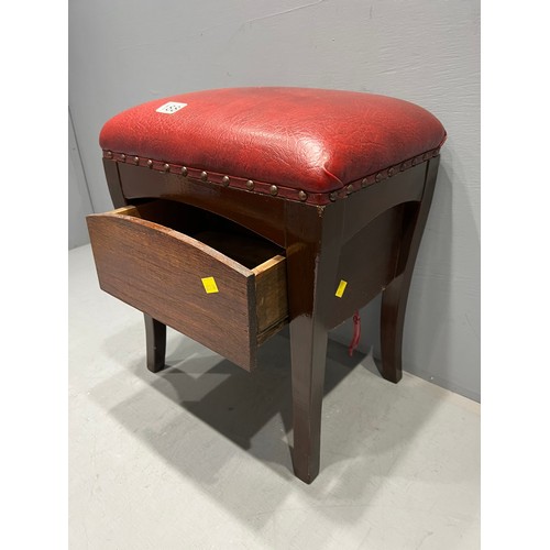 188 - Piano stool