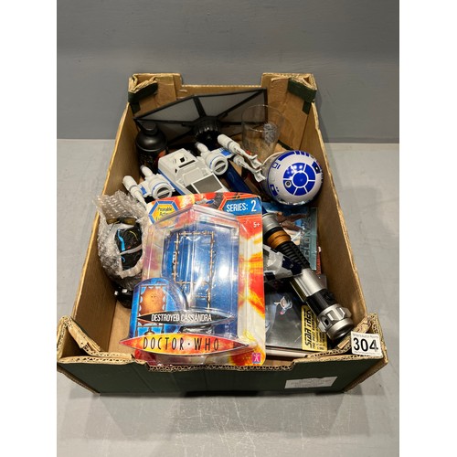 304 - Box star wars toys etc