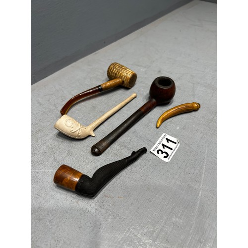 311 - 4 Vintage pipes