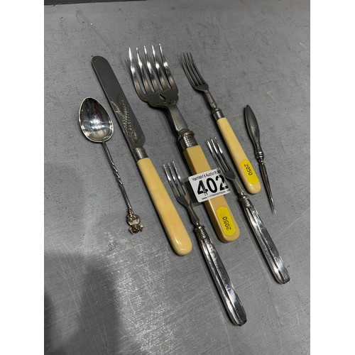 402 - 7 Pieces silver forks etc