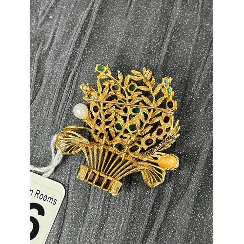 416 - 14ct Gold flowers & basket brooch 19.7g gross