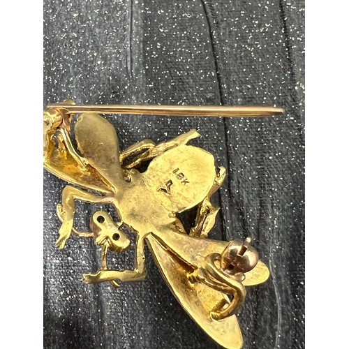 429 - 18ct Gold fly brooch