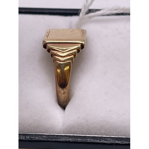 470 - 9ct Gold signet ring size P 4.1g