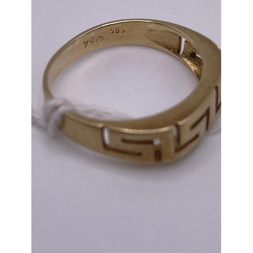 471 - 14ct Gold ring size P 3.3g