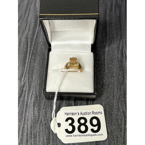 389 - 9ct Claddagh ring