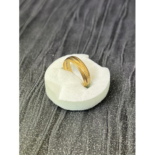 463 - 9ct Gold wedding ring size N 2.3g