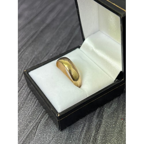 466 - 9ct Gold wedding ring size U 4.4g