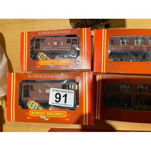 91 - 5 boxed 00 gauge Hornby coaches + wagons