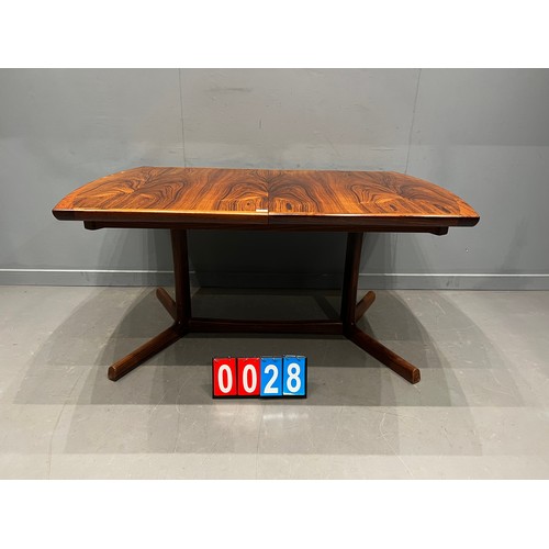 28 - Mid century extending dining table with leaf. BEITHCRAFT ?