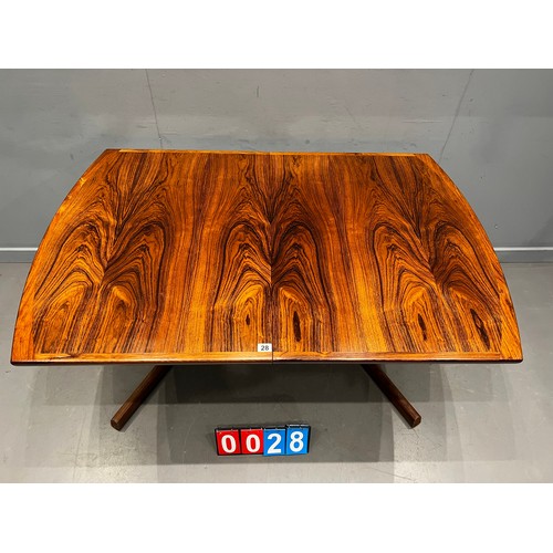 28 - Mid century extending dining table with leaf. BEITHCRAFT ?