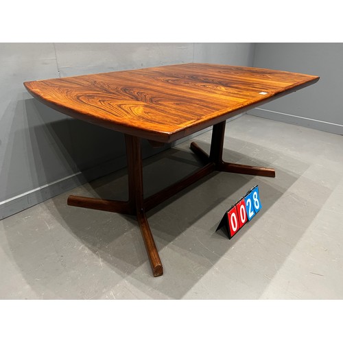 28 - Mid century extending dining table with leaf. BEITHCRAFT ?