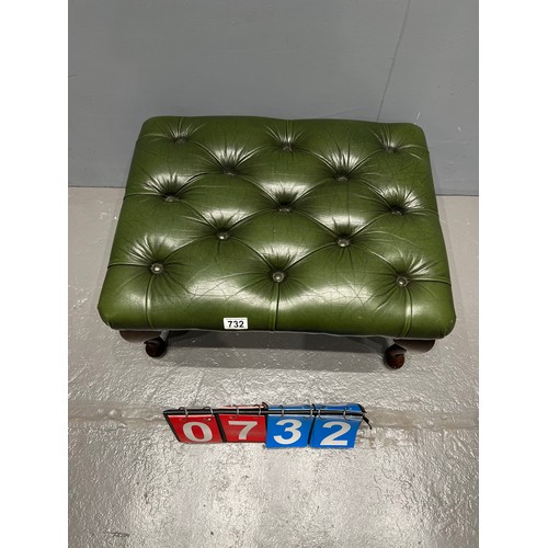 732 - Green leather chesterfield foot stool