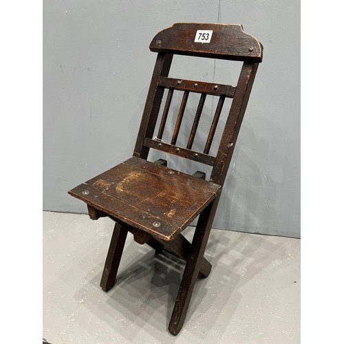 753 - Child's folding chair