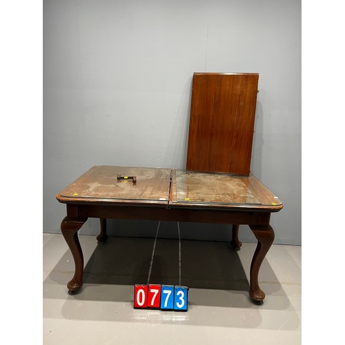 773 - Queen anne leg wind out table + leaf + handle early 20th century