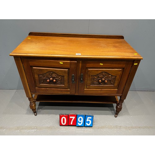 795 - Victorian walnut wash stand