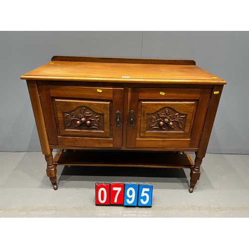 795 - Victorian walnut wash stand